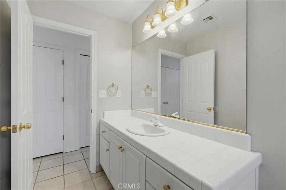 4106 E Westcott Visalia, CA 93292
