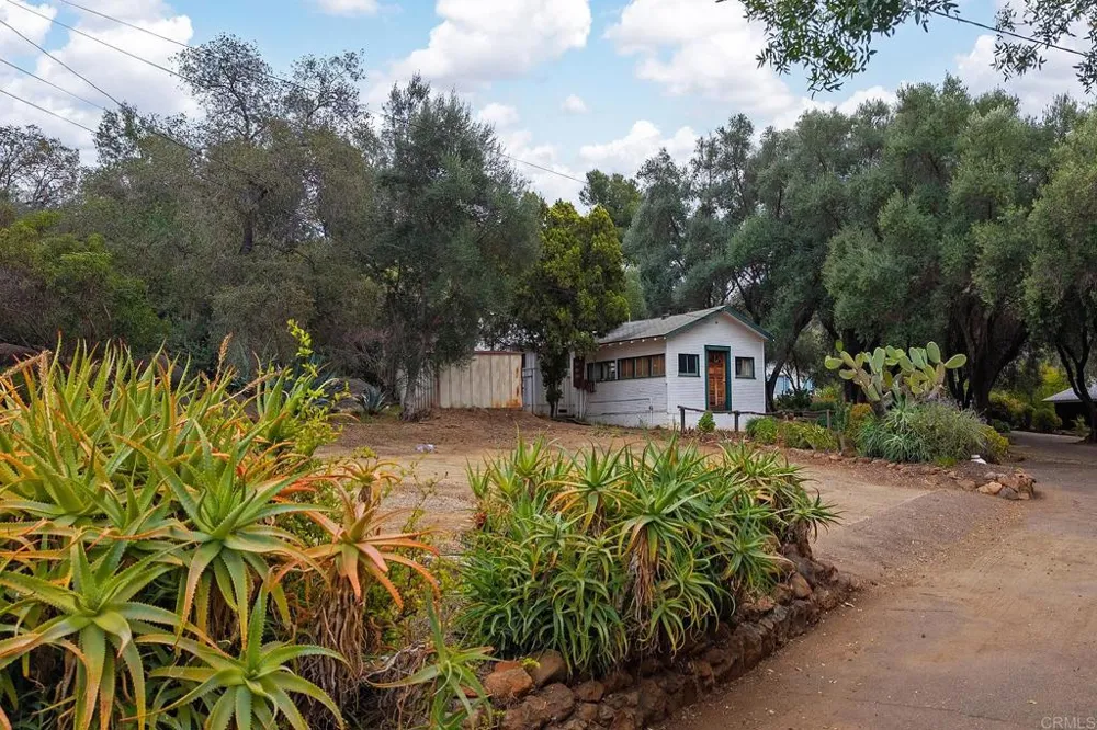 450 SUMMERHILL CT Alpine, CA 91901