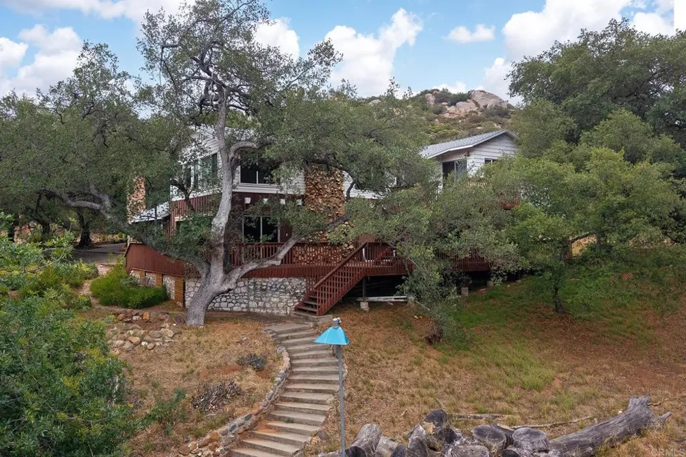 450 SUMMERHILL CT Alpine, CA 91901