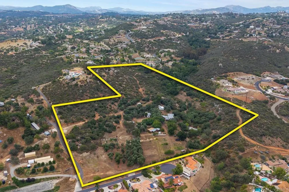 450 SUMMERHILL CT Alpine, CA 91901