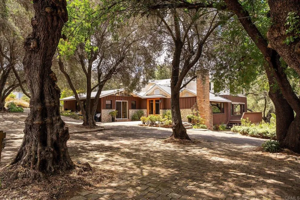 450 SUMMERHILL CT Alpine, CA 91901