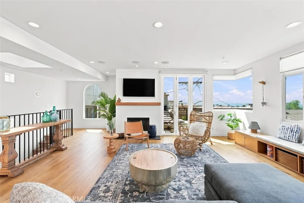 217 8th Place Manhattan Beach, CA 90266