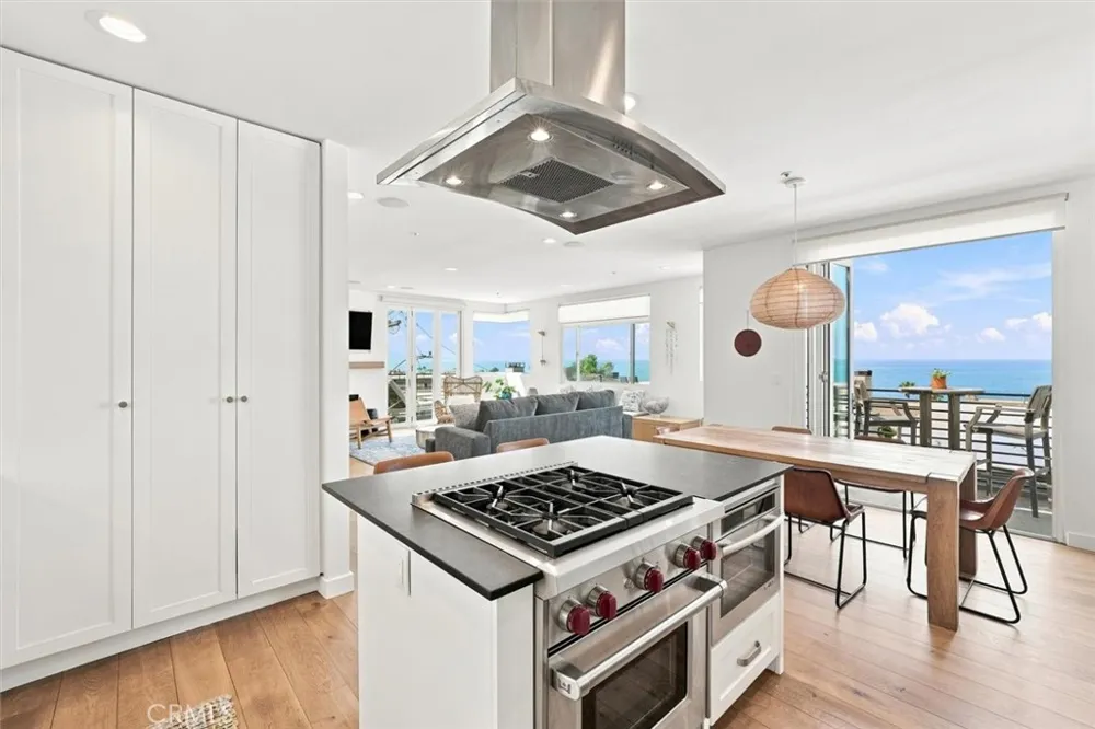 217 8th Place Manhattan Beach, CA 90266