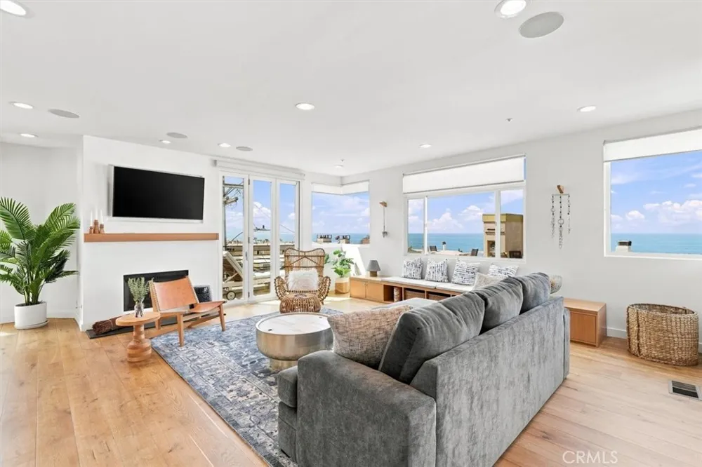 217 8th Place Manhattan Beach, CA 90266