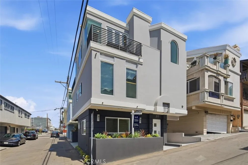 217 8th Place Manhattan Beach, CA 90266