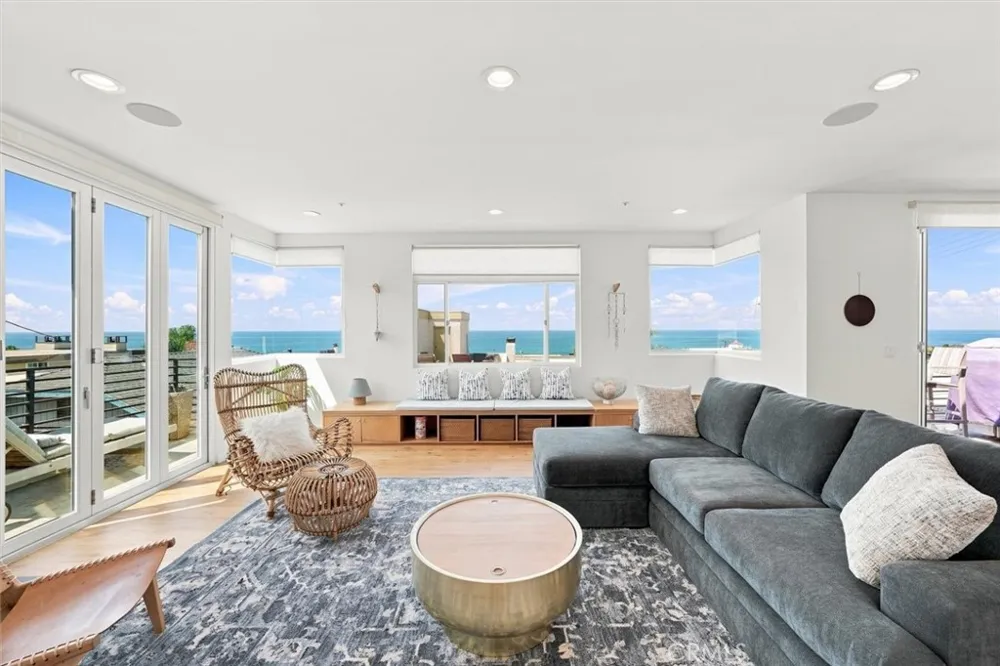 217 8th Place Manhattan Beach, CA 90266