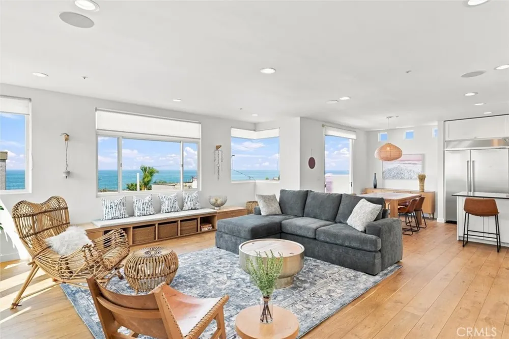 217 8th Place Manhattan Beach, CA 90266