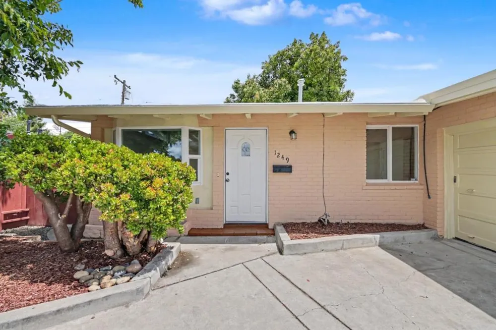 1249 Socorro Avenue