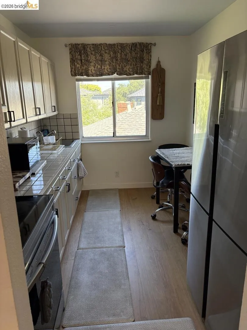 1728 7th ST #C Berkeley, CA 94710