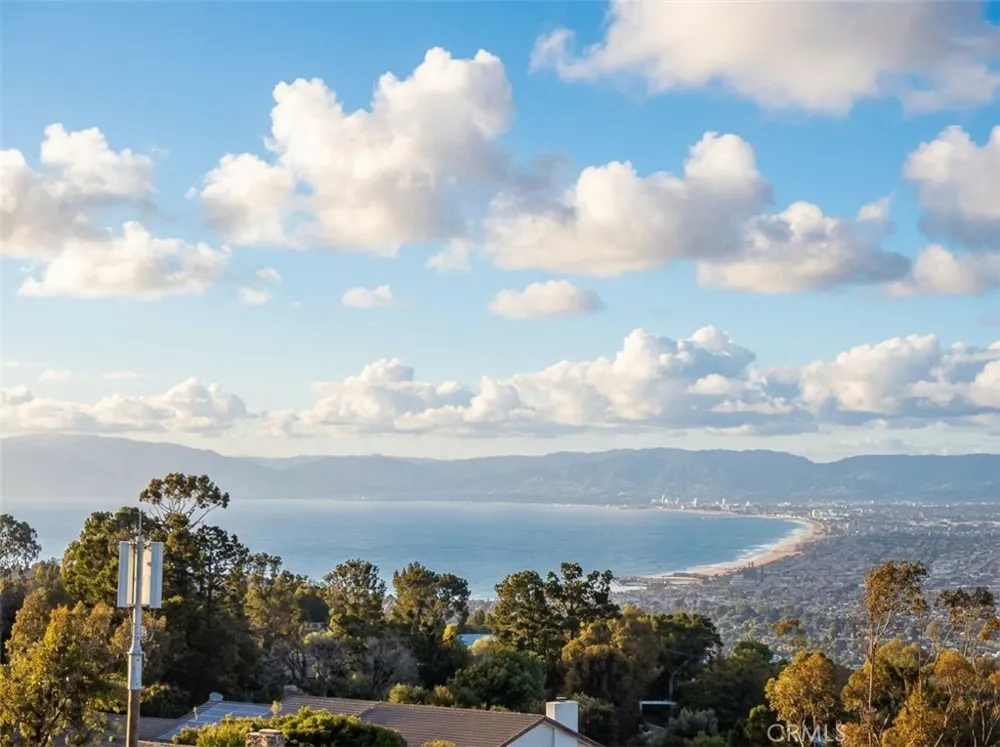 11 Avenida De Magnolia Rancho Palos Verdes, CA 90275