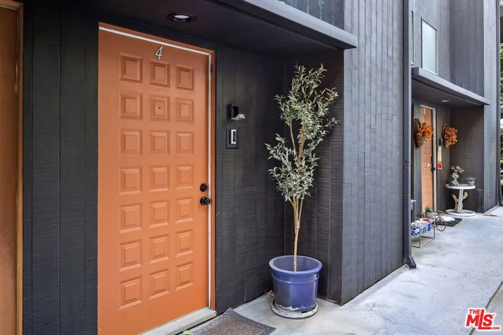 4218 Whitsett Avenue #4 Studio City, CA 91604