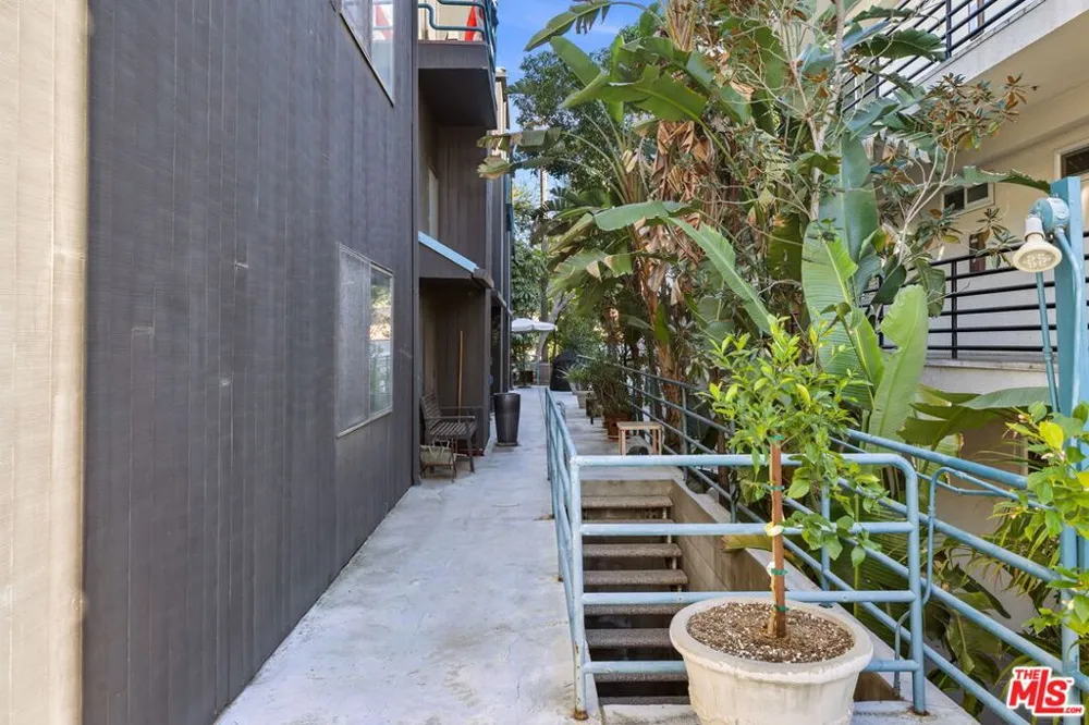 4218 Whitsett Avenue #4 Studio City, CA 91604