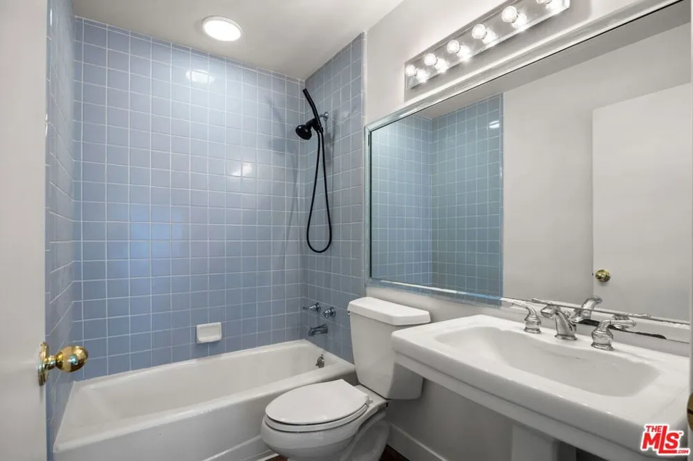 4218 Whitsett Avenue #4 Studio City, CA 91604