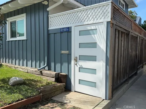 5290 E El Roble #1/2