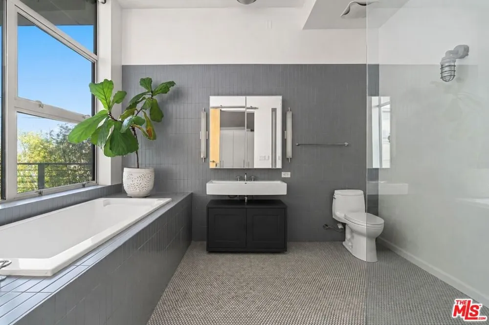 4080 Glencoe Avenue #214 Marina del Rey, CA 90292