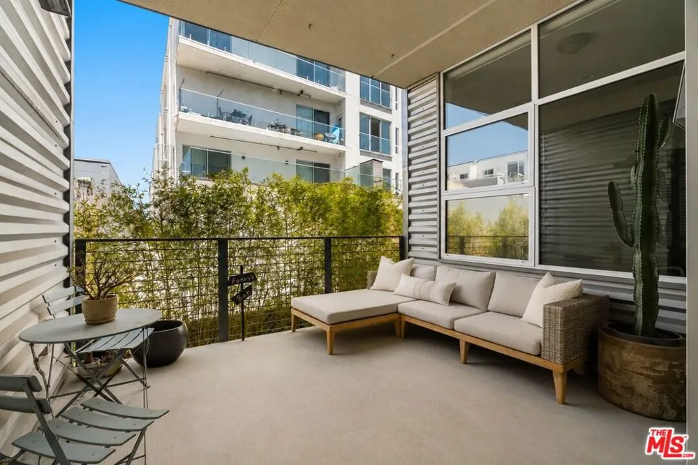4080 Glencoe Avenue #214 Marina del Rey, CA 90292