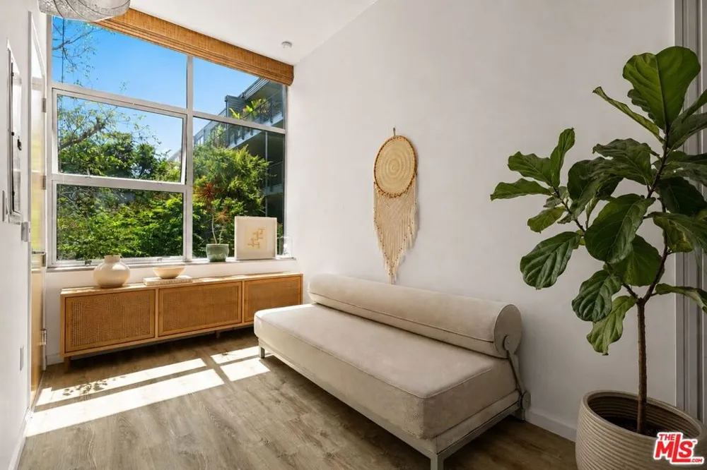 4080 Glencoe Avenue #214 Marina del Rey, CA 90292
