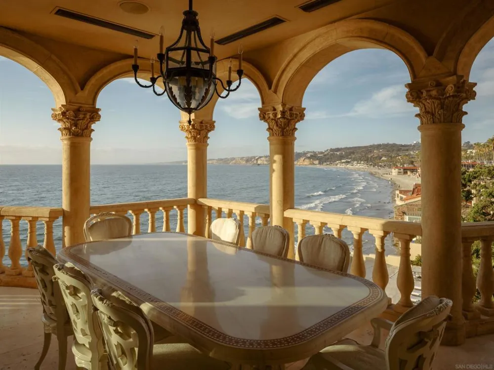 1900 Spindrift Dr La Jolla, CA 92037