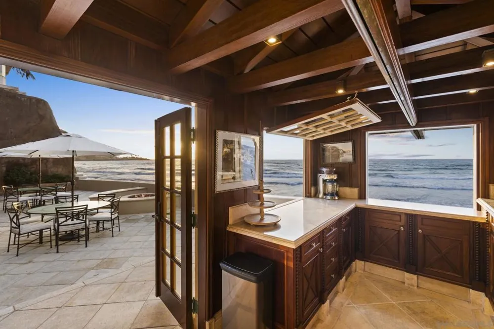 1900 Spindrift Dr La Jolla, CA 92037