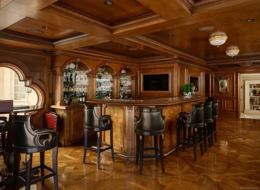 1900 Spindrift Dr La Jolla, CA 92037