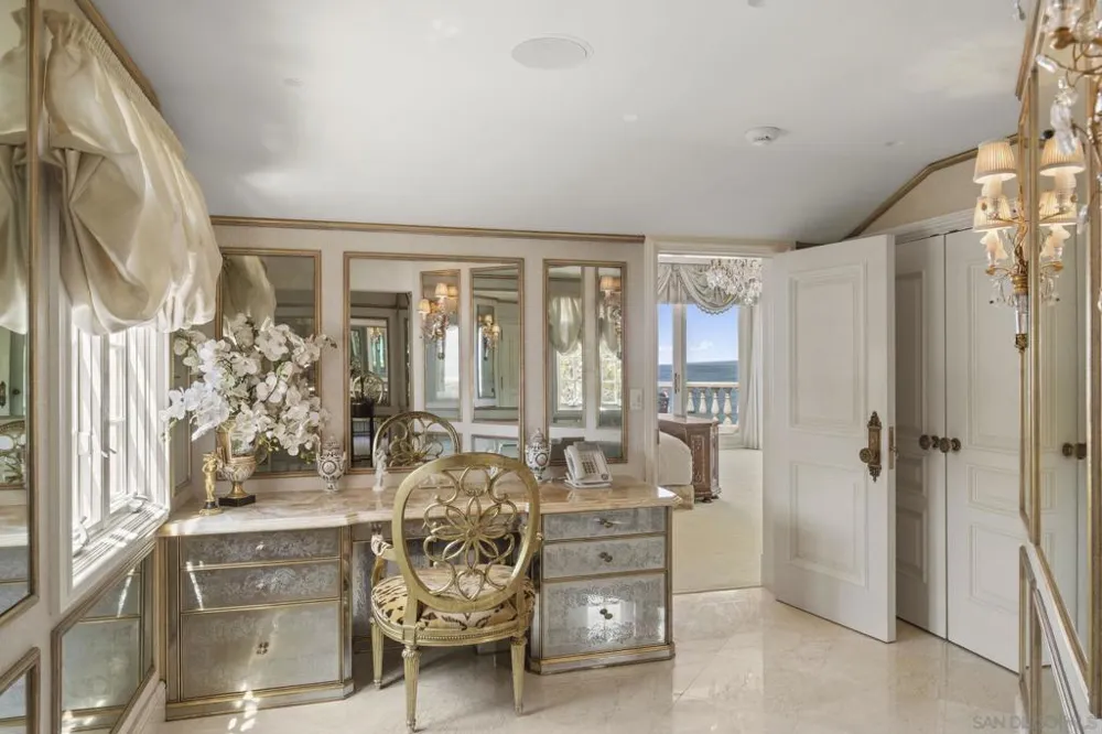1900 Spindrift Dr La Jolla, CA 92037