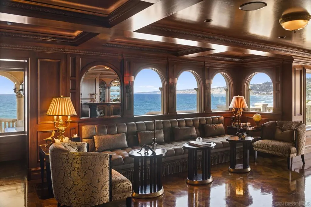 1900 Spindrift Dr La Jolla, CA 92037