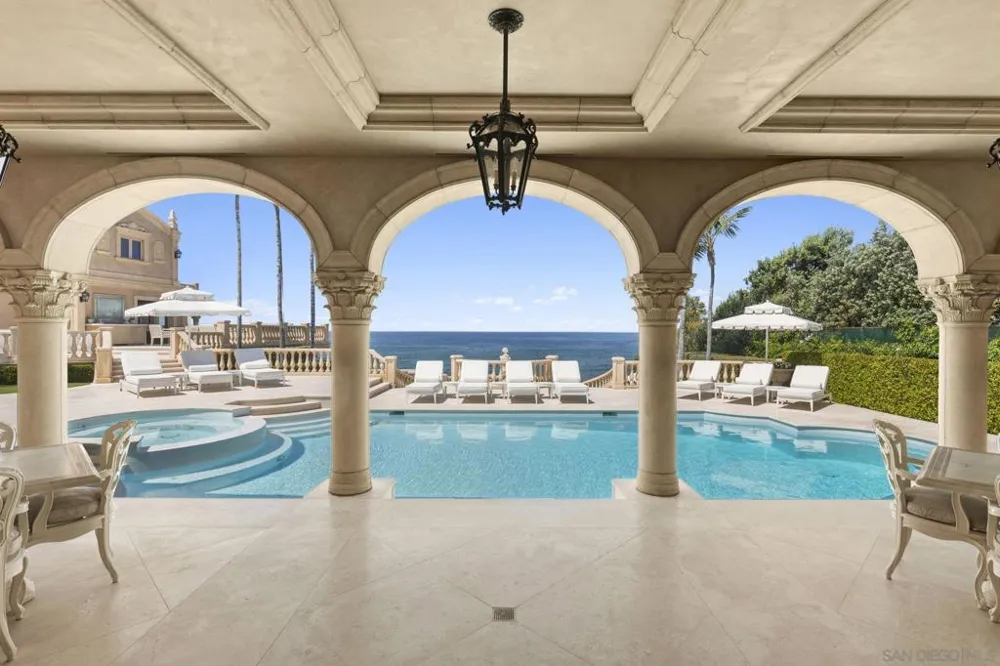 1900 Spindrift Dr La Jolla, CA 92037