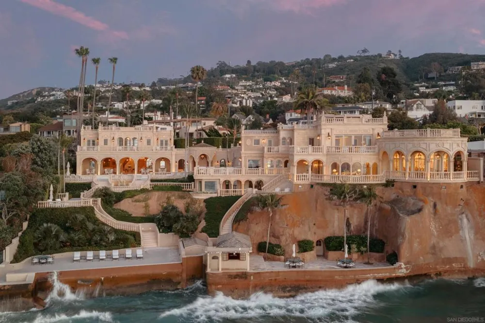 1900 Spindrift Dr La Jolla, CA 92037