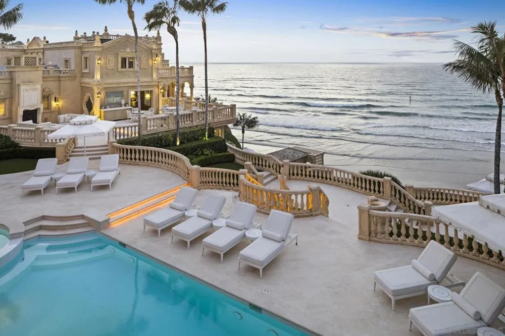 1900 Spindrift Dr La Jolla, CA 92037