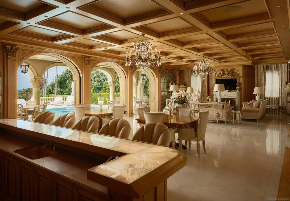 1900 Spindrift Dr La Jolla, CA 92037