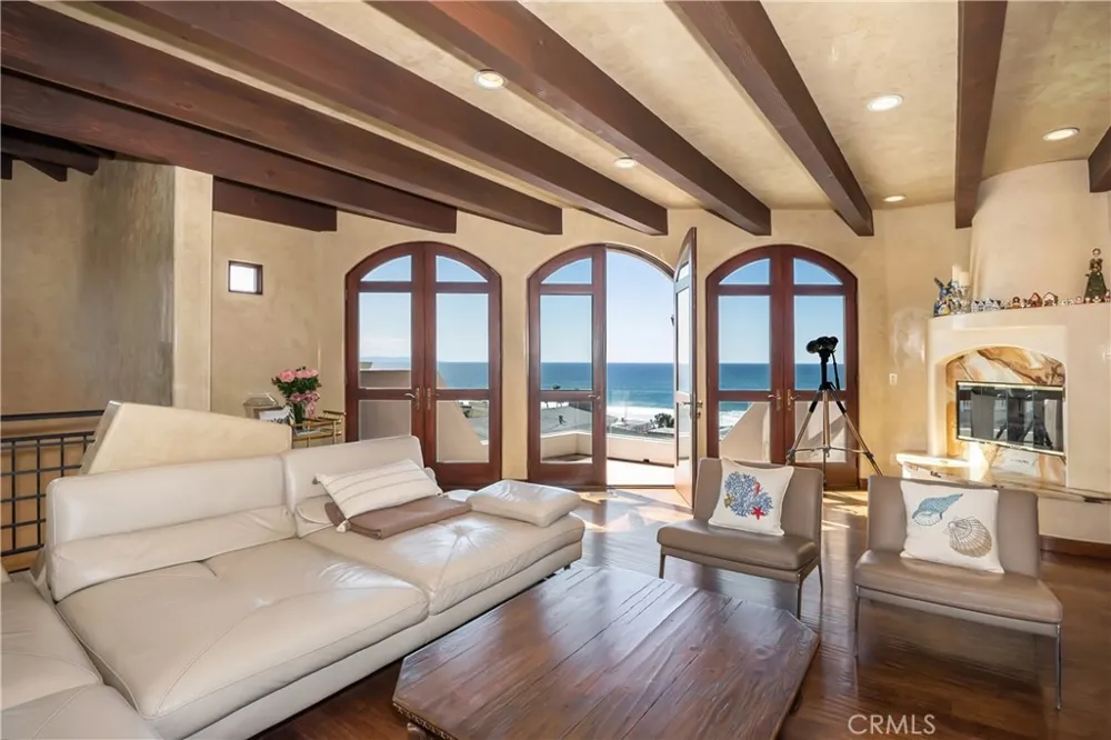221 30th Street Manhattan Beach, CA 90266