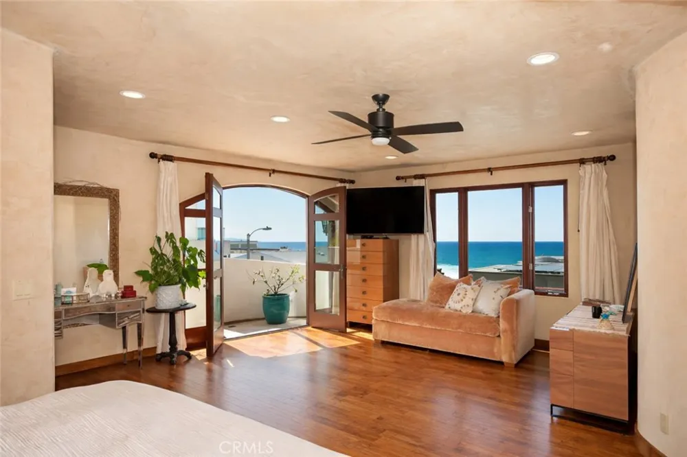 221 30th Street Manhattan Beach, CA 90266