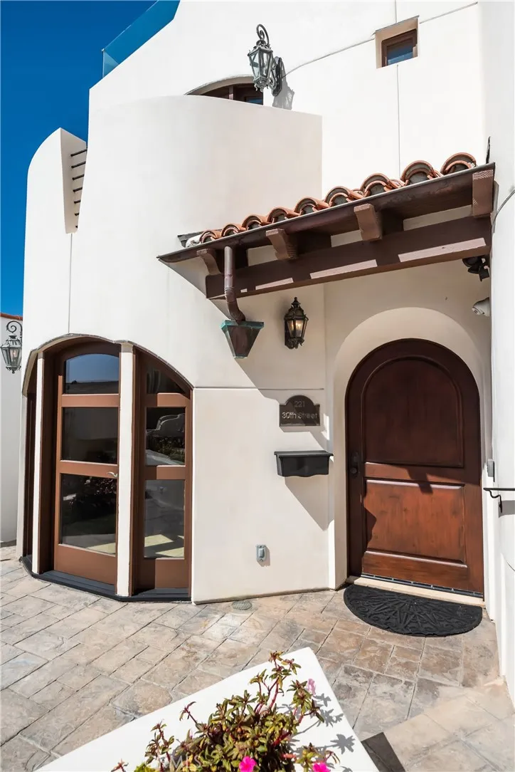 221 30th Street Manhattan Beach, CA 90266