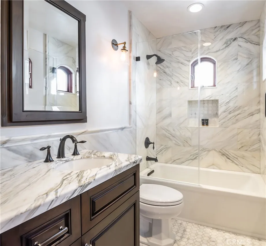 221 30th Street Manhattan Beach, CA 90266