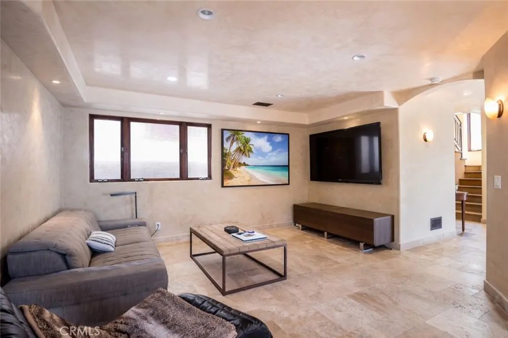 221 30th Street Manhattan Beach, CA 90266