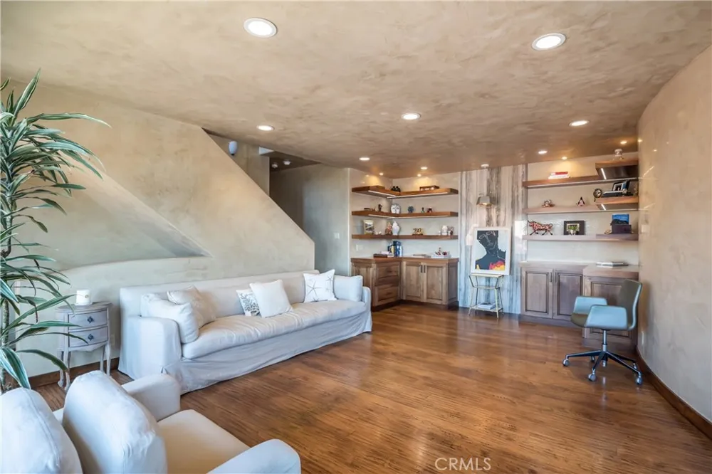 221 30th Street Manhattan Beach, CA 90266