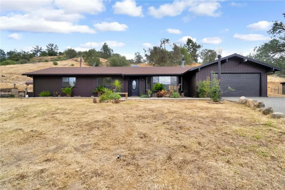 23328 Granite Creek Clovis, CA 93619