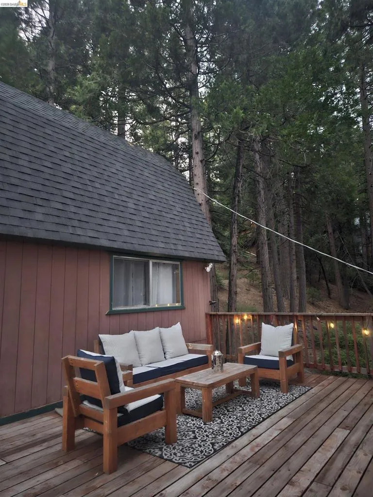 29330 Kern Ct Cold Springs, CA 95335