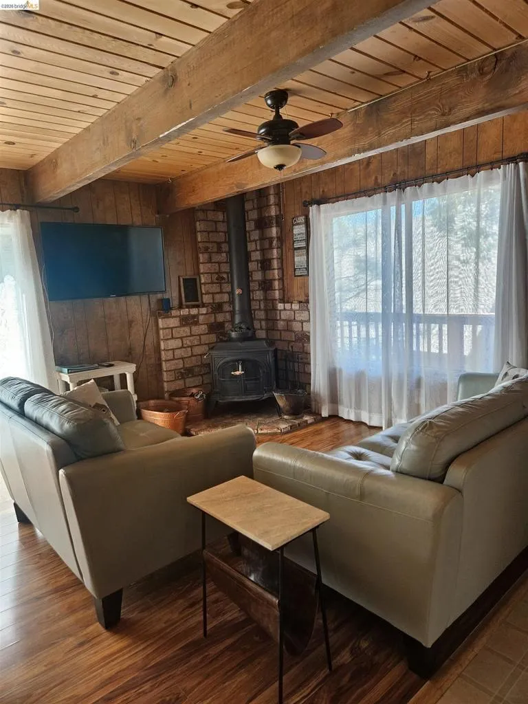 29330 Kern Ct Cold Springs, CA 95335