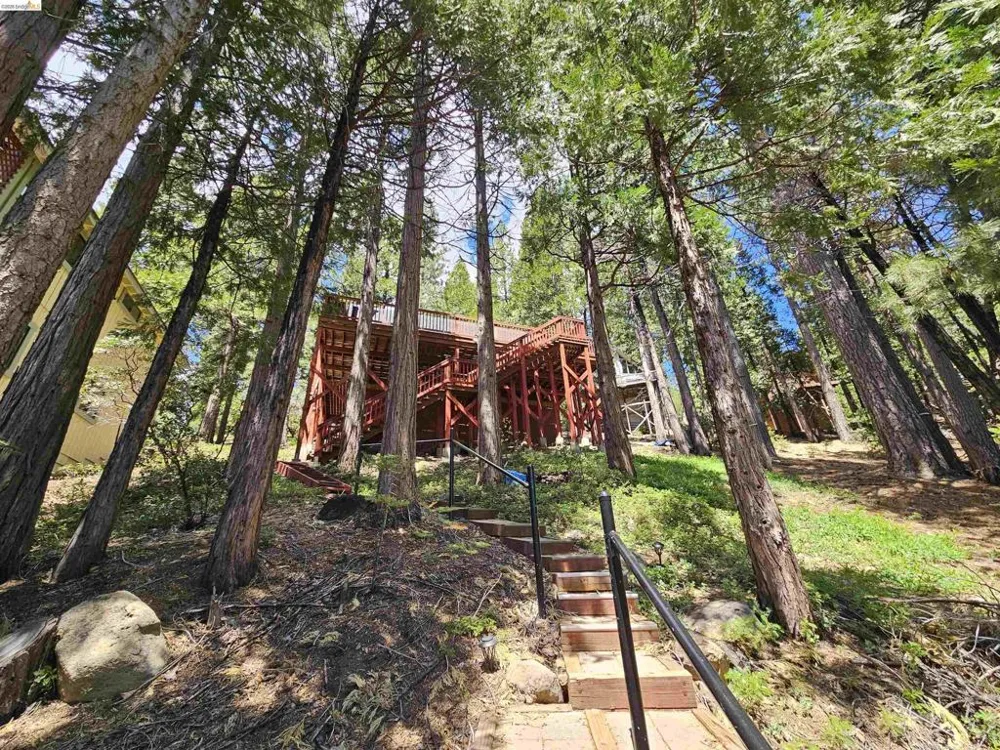 29330 Kern Ct Cold Springs, CA 95335