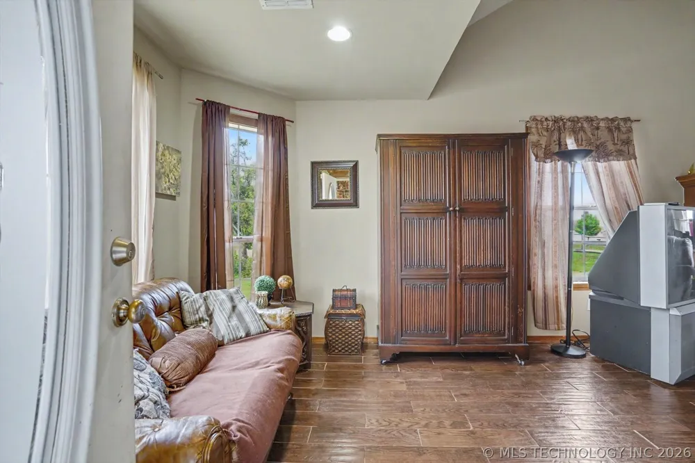 2652 Chute Drive Oologah, OK 74053