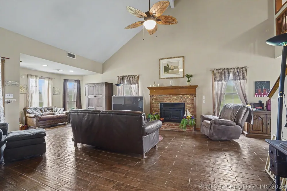 2652 Chute Drive Oologah, OK 74053
