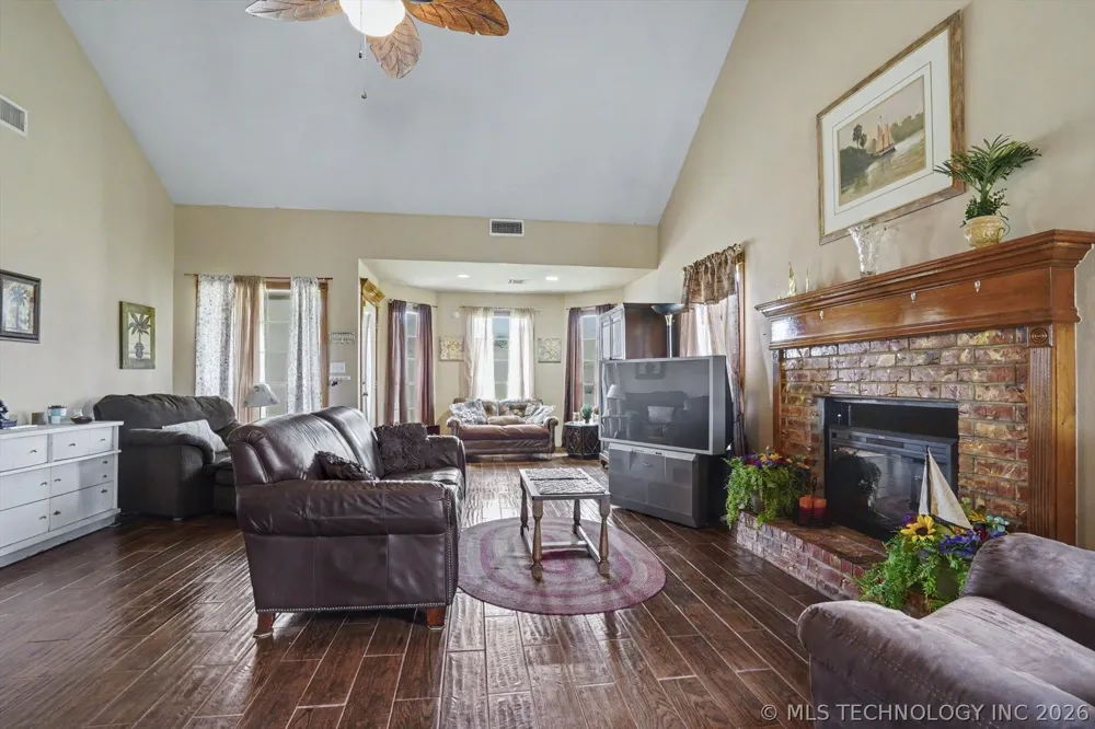 2652 Chute Drive Oologah, OK 74053