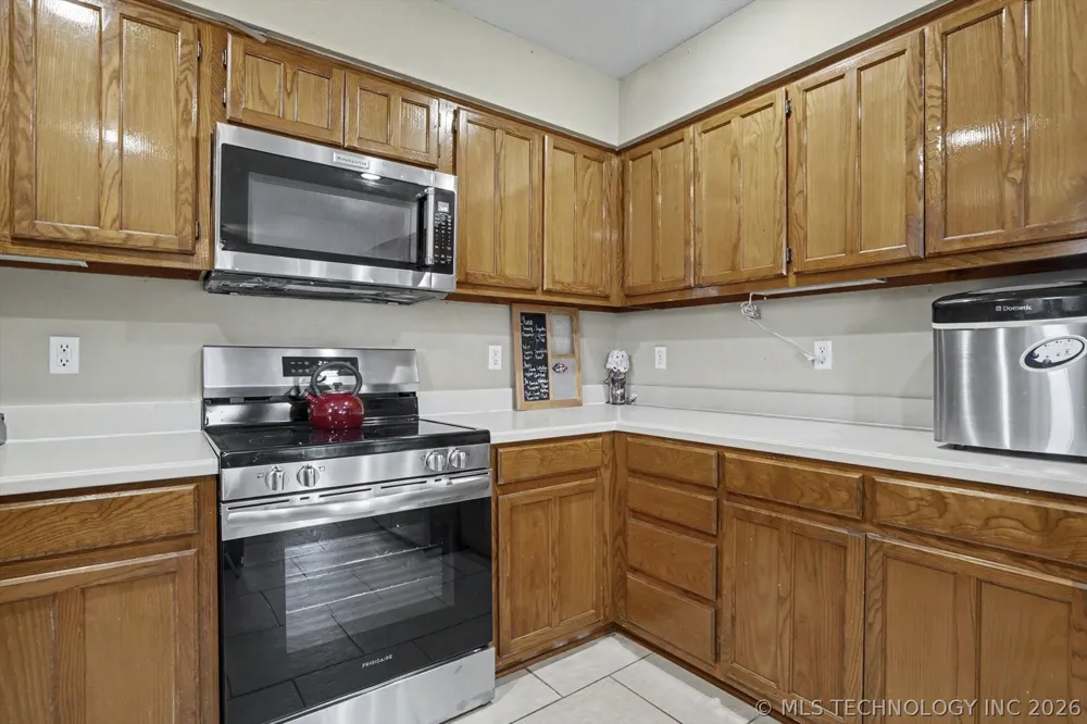 2652 Chute Drive Oologah, OK 74053