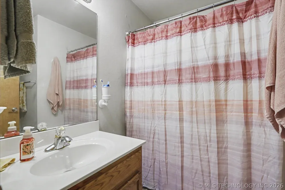 2652 Chute Drive Oologah, OK 74053