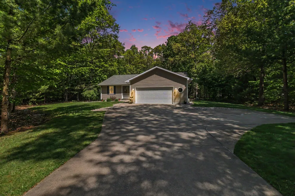 6544 W Forest Edge Drive Hamlin Township, MI 49431