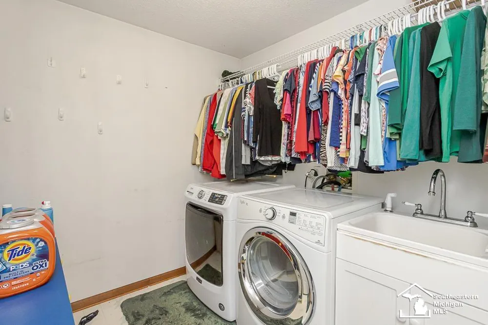 6820 stonegate Drive Bedford Township, MI 48182
