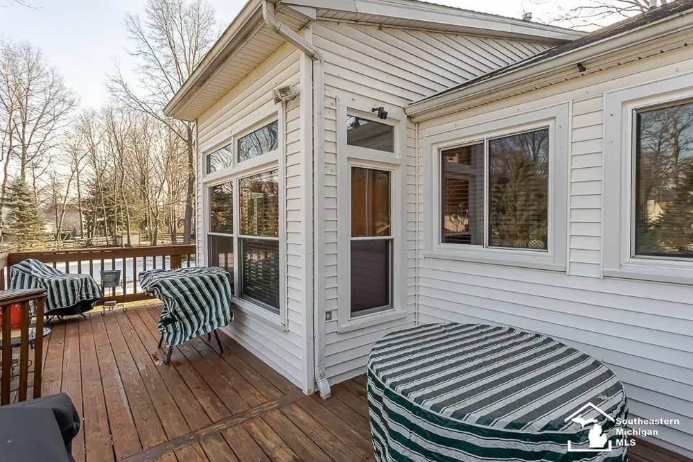 6820 stonegate Drive Bedford Township, MI 48182