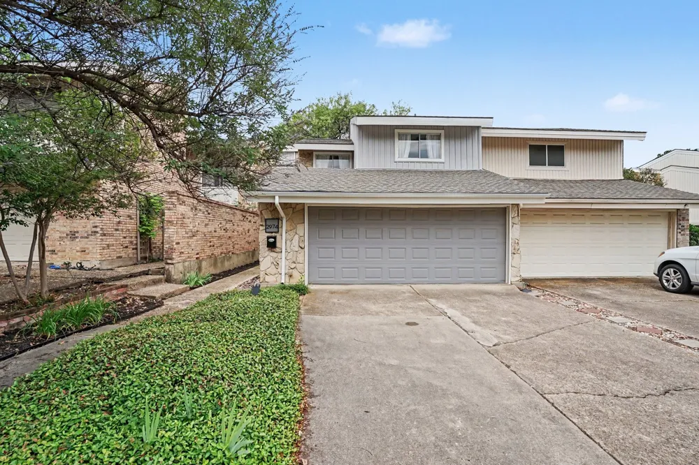 2974 Country Place Circle Carrollton, TX 75006