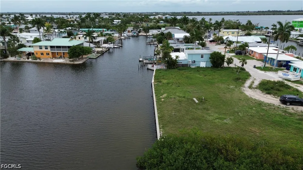 SECOND STREET Matlacha, FL 33993